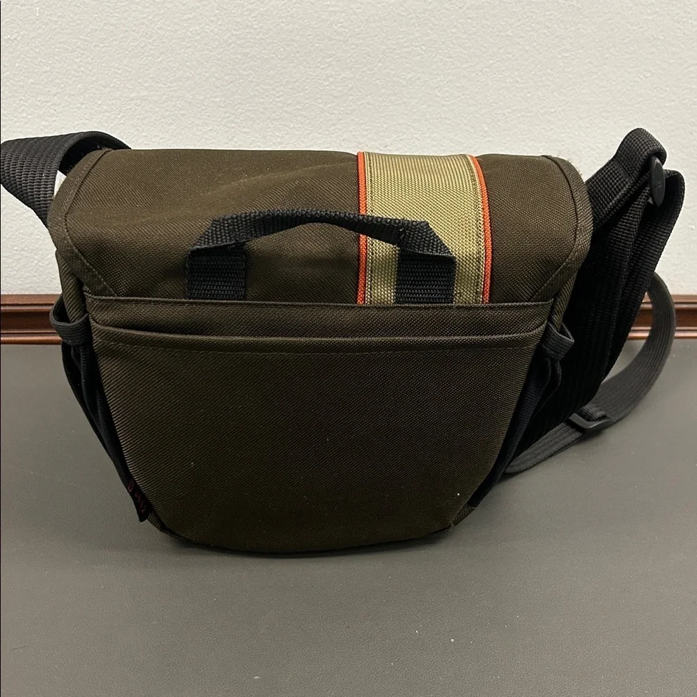 Tamrac fits compact
